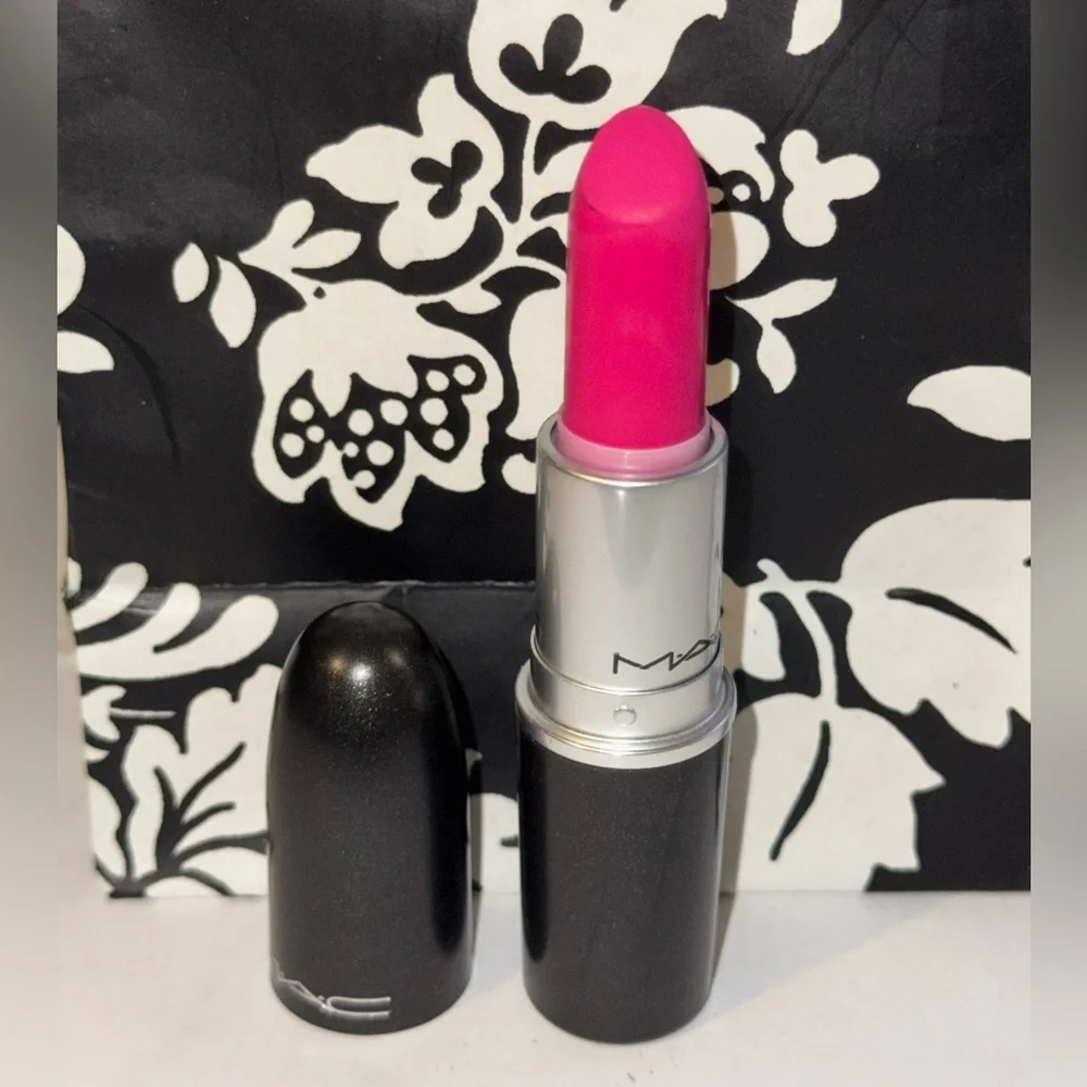 MAC Cosmetics Pink Pigeon Lipstick